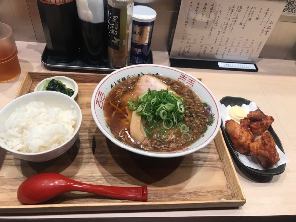 「ラーメン＋唐揚げセット」@尾道ラーメン 八じゅう 蒲田本店の写真