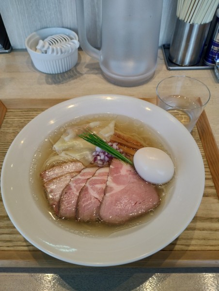 「特製中華そば　塩　大盛　1550円」@宍道湖しじみ中華蕎麦 琥珀 東京本店の写真