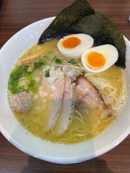 「特製濃厚塩鶏そば」@自家製麺 くまがいの写真