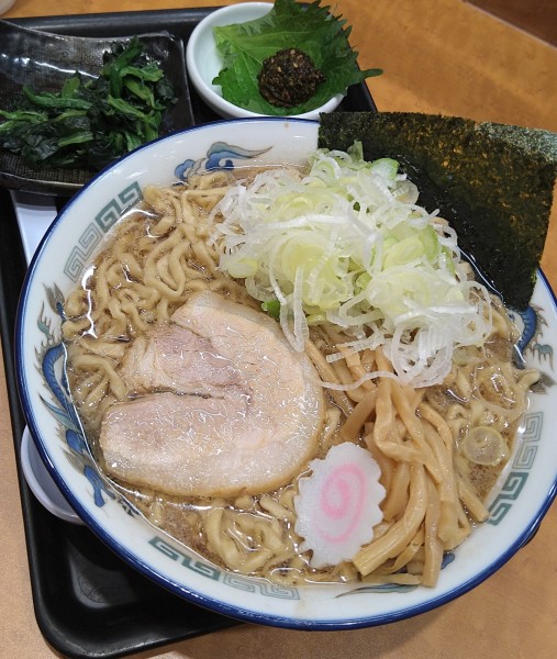 「中華そば大盛+ほうれん草､生七味」@舎鈴 久喜店の写真