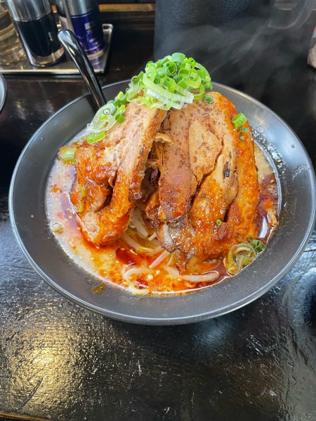 「赤い濃厚豚骨塩らーめん」@ラーメン 一遊の写真