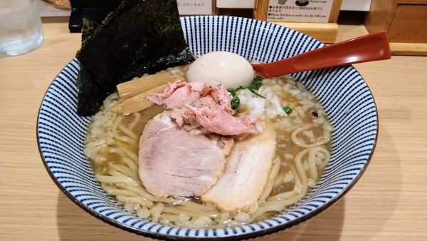 「特製背脂煮干し醤油らー麺」@焼きあご塩らー麺 たかはし 大船店の写真