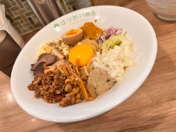 「【限定】普通のまぜそば」@はつがい商店の写真