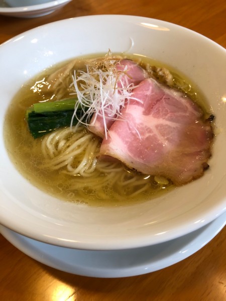 「塩らーめん」@らーめん専門 うしおととりの写真