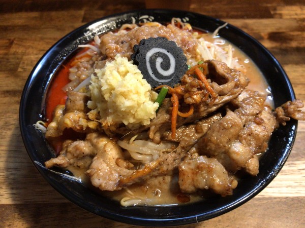 「らーめん 中(全部) 950円」@旨辛味噌らーめん ぼんずの写真