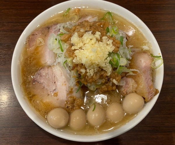 「【限定】モツ煮ラーメン  豚1枚  おいしい脂  うずら」@ピコピコポンの写真