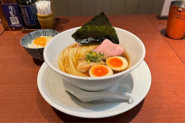 「津軽煮干し中華蕎麦（味玉入り）、土佐ジロー卵かけご飯」@酒肴場 屯の写真
