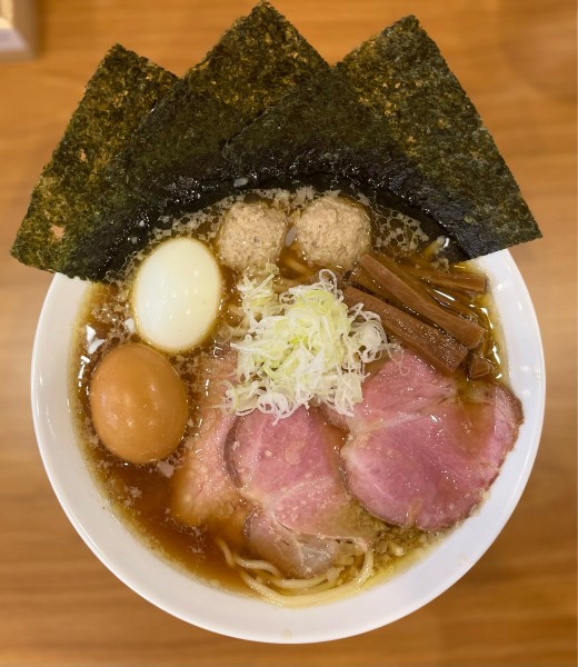 「全部のせ醤油らーめん、麺大盛り、塩たまご」@しののめヌードルの写真