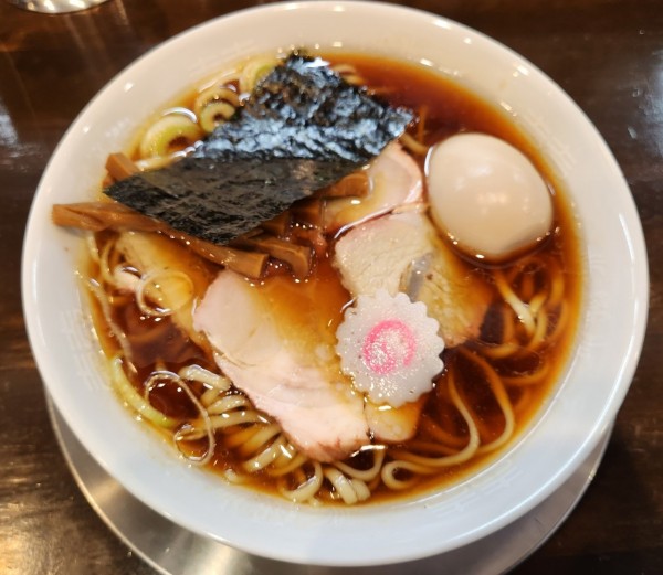 「東京醤油ラーメン　味玉」@自家製麺 うるちの写真