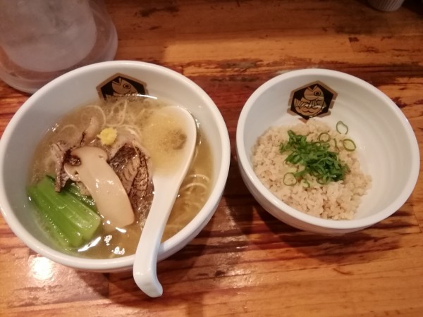 「松茸真鯛らーめん 炊き込みご飯セット(1700円)」@真鯛らーめん 麺魚の写真
