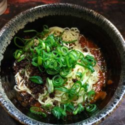 冷やしトマト汁なし担々麺