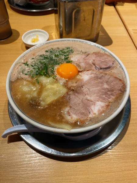 「月見ワンタンメン」@三代目 博多 だるま アクアシティお台場店の写真