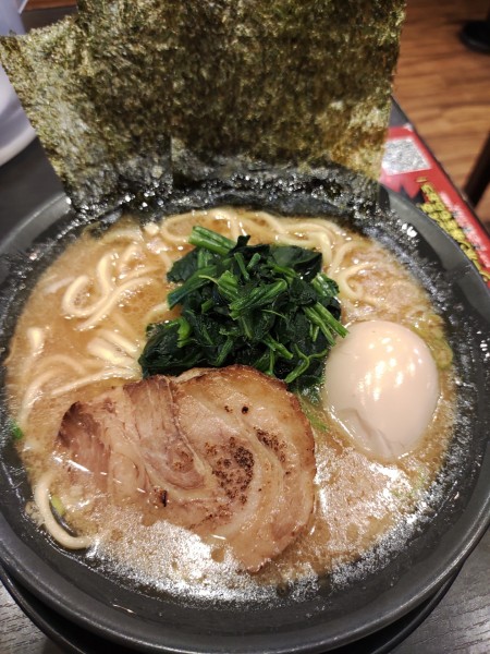 「豚骨玉子醤油ラーメン」@横浜家系ラーメン 市ヶ家の写真