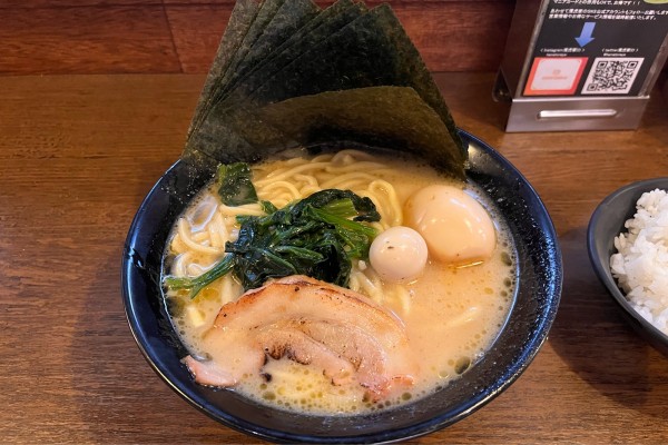 「味玉ラーメン(並)」@濃厚豚骨ラーメン 濱虎家の写真