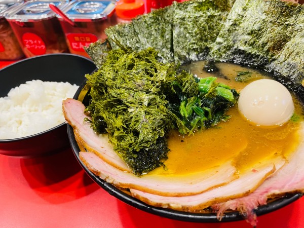 「特製ラーメン 他 1,800円」@横浜家系総本山 吉村家直系店 ラーメン内田家の写真