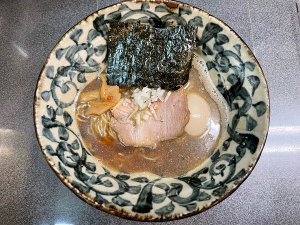 「煮干そば 半熟味付玉子入り(¥900)」@洛二神の写真