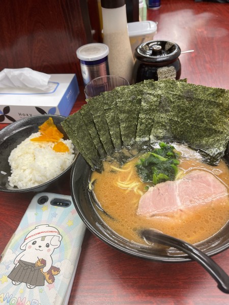 「海苔ラーメン硬め濃いめ、無料ライス」@横浜ラーメン武蔵家 菊名店の写真
