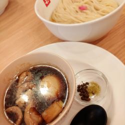 小麦かおる鴨南蛮つけ麺¥鴨5枚増し