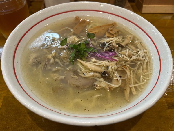 「牡蠣と三種の木の子の塩らーめん」@麺屋 ぬまたの写真