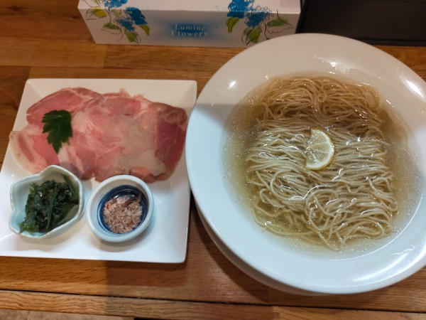 「追い込み鰹出汁拉麺塩」@麺と向かって鰹の写真