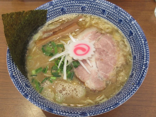 「魚介とんこつラーメン（並）（900円）」@麺屋わおんの写真