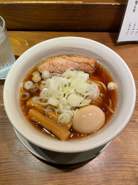 「らーめん原点焼豚1枚(薄＋煮玉子)+ネギ」@人類みな麺類 東京本店の写真