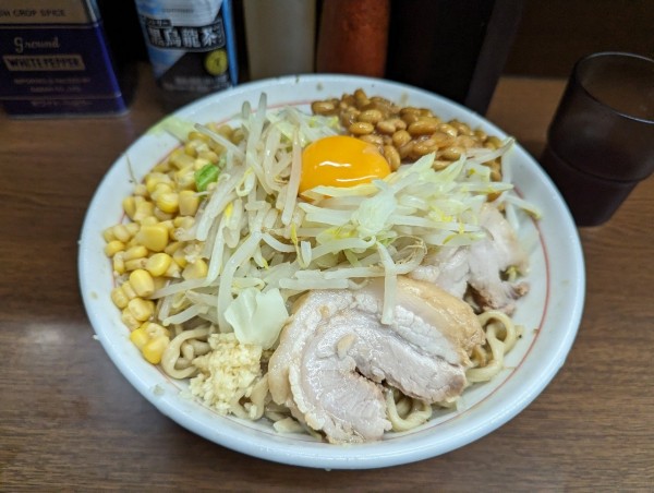 「汁なし　キムチ納豆」@ラーメン二郎 横浜関内店の写真