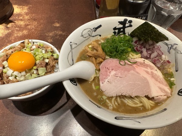 「ら〜麺並+シン・ネギチャーめし」@麺屋武蔵 武仁の写真