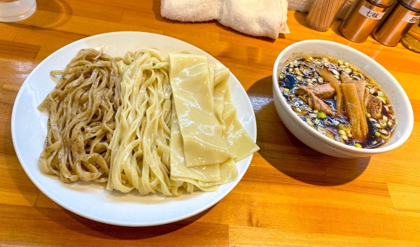 「焙煎小麦2色つけ麺（小盛）¥900 凄平麺 ¥200」@らぁめん りきどうの写真