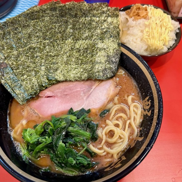 「ラーメン（麺やわらかめ）＋のり＋ライス食べ放題」@横濱家系ラーメン 野中家の写真