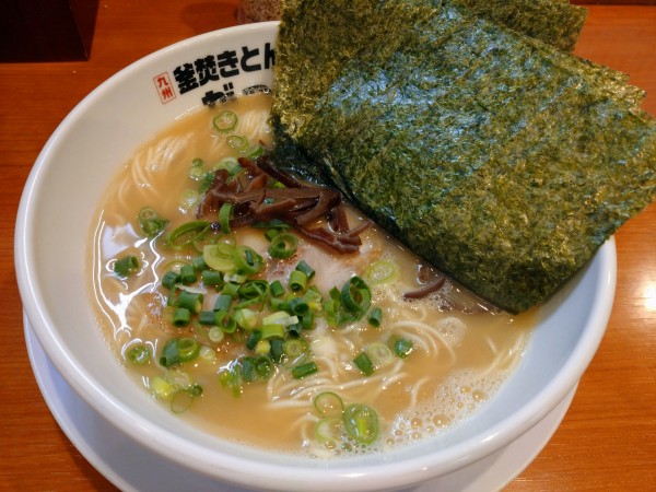 「豚骨らーめん（680円）＋海苔（100円）＋替玉（100円）」@釜炊きとんこつ がっきの写真