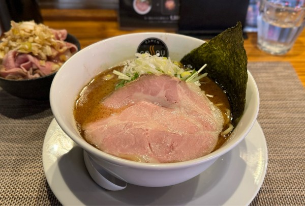 「らーめん＋ミニ丼セット（チャーシュー丼）¥1300」@RAMEN GOSSOU 新橋店の写真
