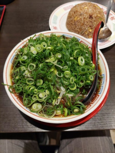 「中華そば(小)＋焼きめし(並)＋ネギ多め1250円」@新福菜館 秋葉原店の写真