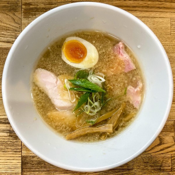 「病みつき中華そば 煮玉子1/2入り（麺少なめ）¥900」@麺屋 一八の写真