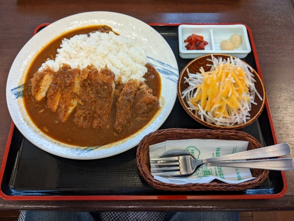 「カツカレー：1,360円」@お食事処 あだたら亭の写真