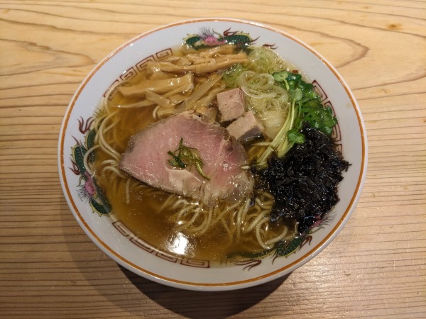 「アラ炊き志那そば(白醤油) 750円」@幸屋きよまる 総本店の写真