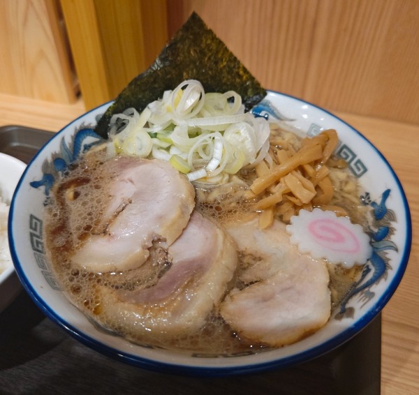 「チャーシュー麺+ライス」@舎鈴 市ヶ谷店の写真