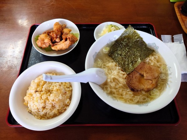 「塩ラーメン＋平日限定セット(半チャーハン)850円」@富士多の写真