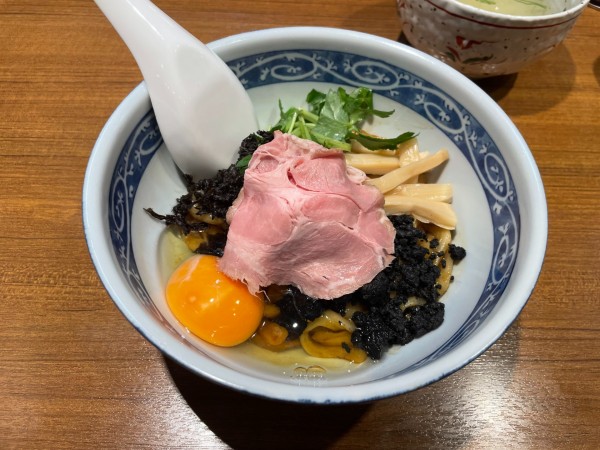 「ニボ玉ブラック」@寿製麺よしかわ 川越店の写真