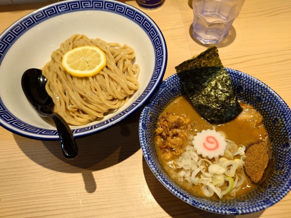 「つけ麺(麺少なめ、930円)」@狼煙 浦和店の写真