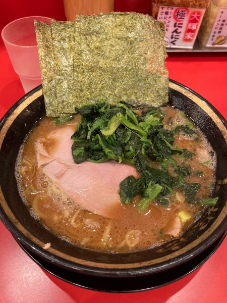 「ほうれん草ラーメン+ライス」@横浜家系ラーメン 大輝家の写真