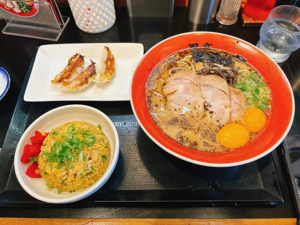 「玉子入りらーめん＋Cセット」@黒亭 本店の写真