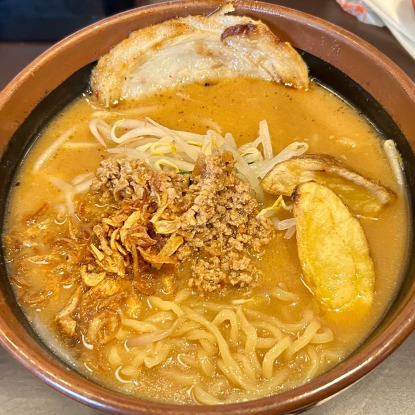 「北海道味噌味噌らーめん＋炙りチャーシュー（LINEサービス）」@麺場 田所商店 つくばささぎ店の写真