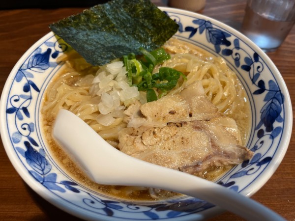 「背脂中華そば（麺の大盛り）」@らぁ麺 ばらやの写真
