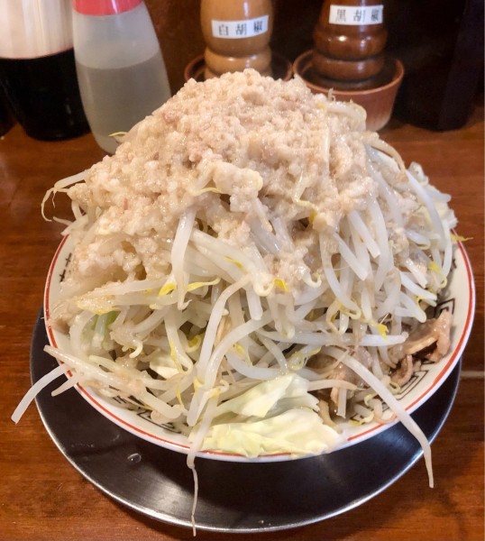 「肉そば麺固め野菜アブラ増し 生卵 780+50円」@肉そば千の写真