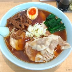 チャーシューらーめん（大盛り＋ワンタン＋味玉半分サービス）