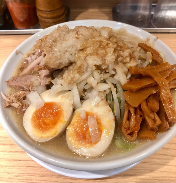 「ラーメン並麺固め野菜アブラ メンマ 味玉 800+100+100」@ラーメン豚の子の写真