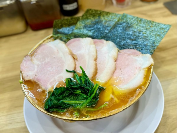 「水曜限定 燻製裏むさ 大 本金丼」@横浜ラーメン 裏武蔵家 西千葉本店の写真