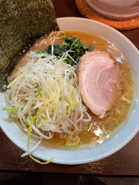 「ラーメン　白髪ネギ」@横浜家系らーめん いずみ家の写真