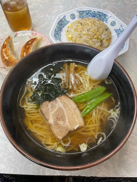 「醤油ラーメン 半チャーハン 餃子」@中華料理 紘月の写真